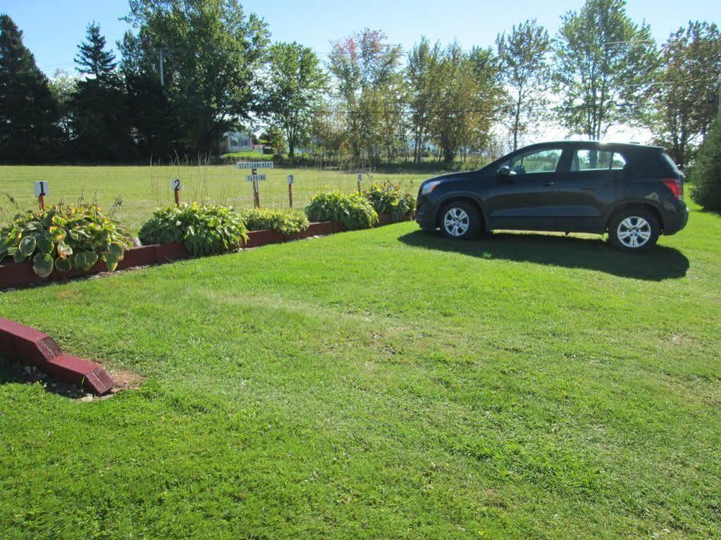 Gite Les Acres Tranquilles B&B Port-Daniel Exteriör bild